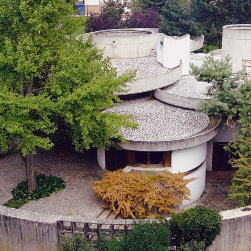 LA PETITE BIBLIOTHÈQUE RONDE. EXTRAORDINARY ARCHITECTURE FOR CHILDREN.