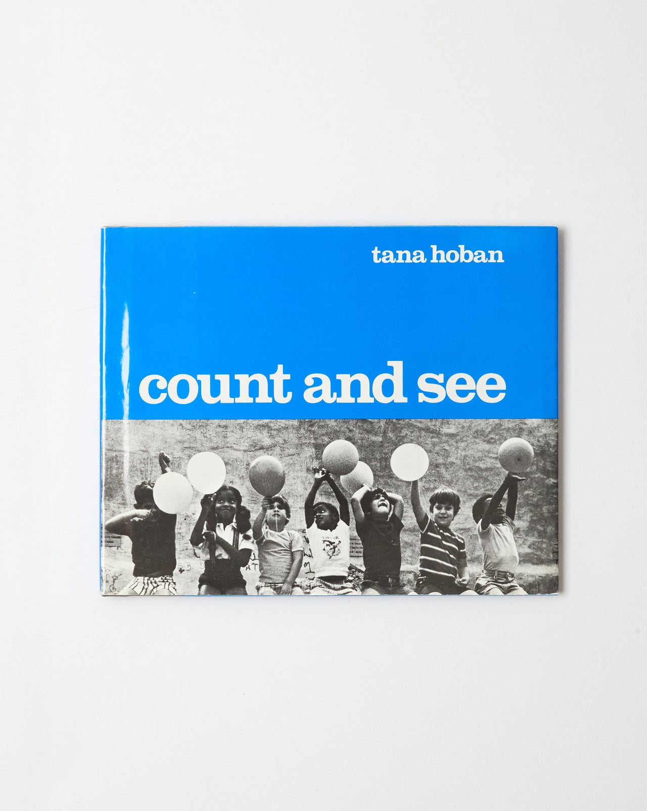 COUNT AND SEE - TANA HOBAN