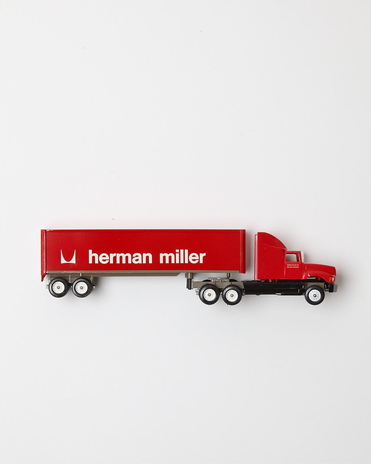 HERMAN MILLER - WINROSS TRUCK